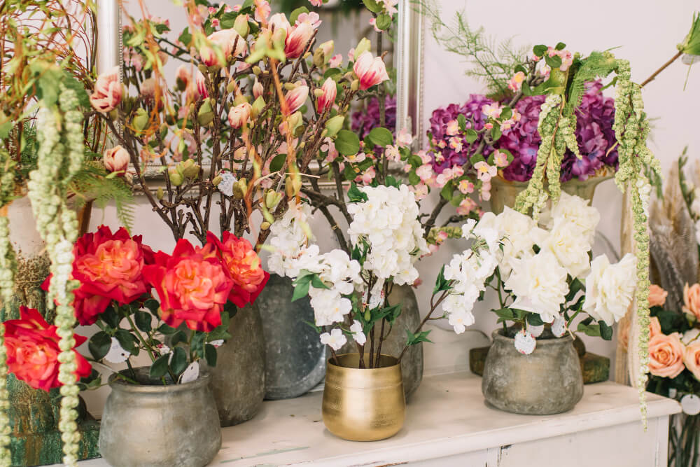 Designer glass vase flower arrangements Dubai
